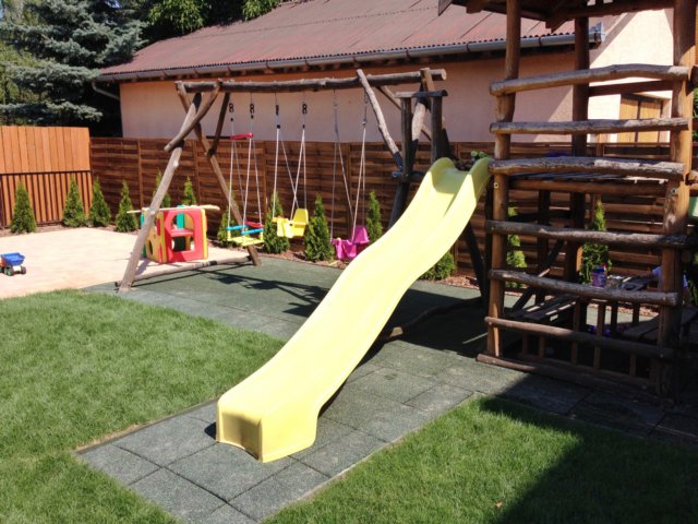 Rubber sheet Playground Green 60x500x500mm